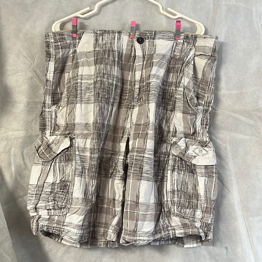 UnionBay Mens Shorts size 49 white and gray